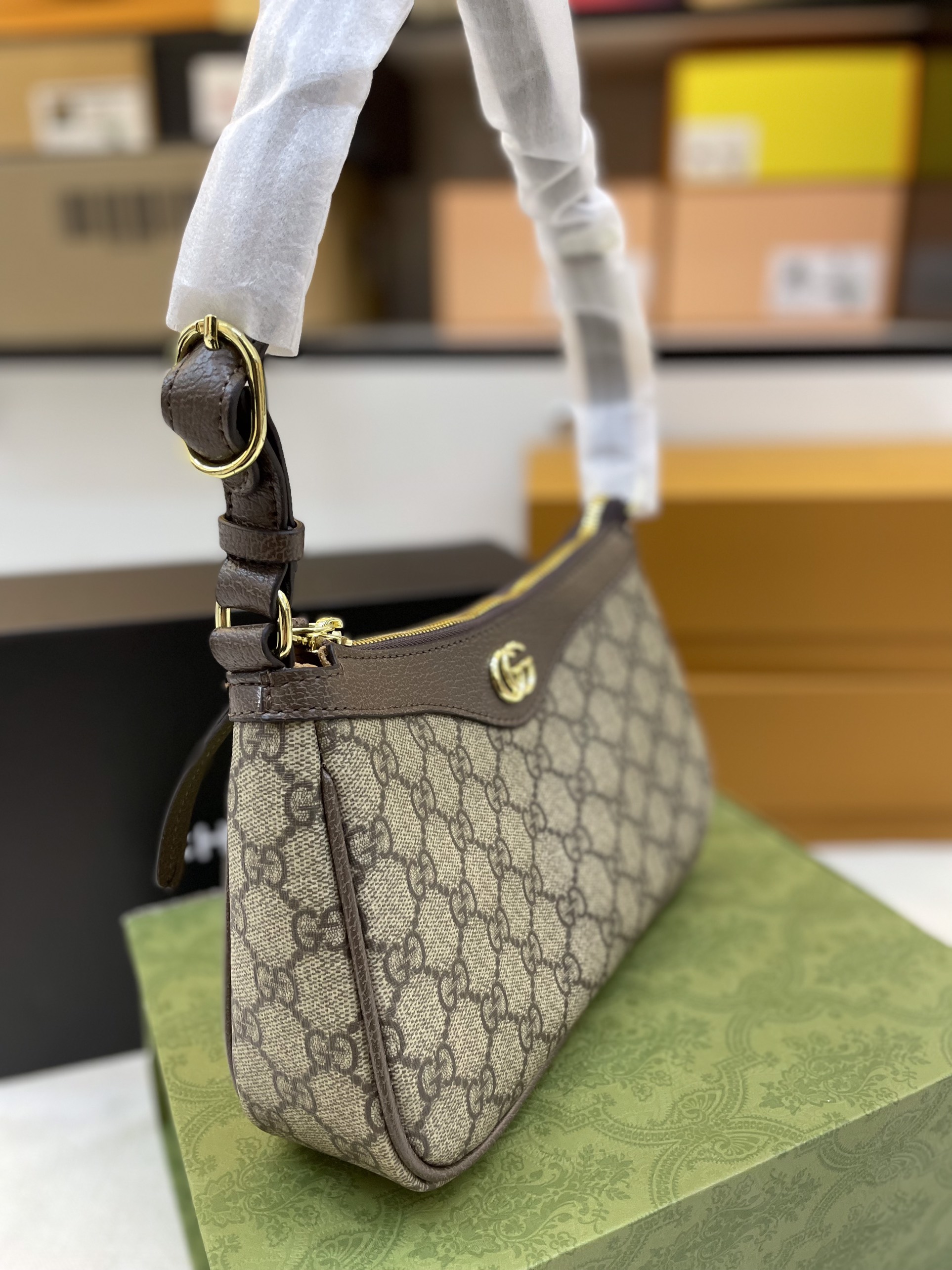 Túi Xách Gucci Ophidia GG Super Canvas Shoulder In Brow Gold Lock Size 24cm